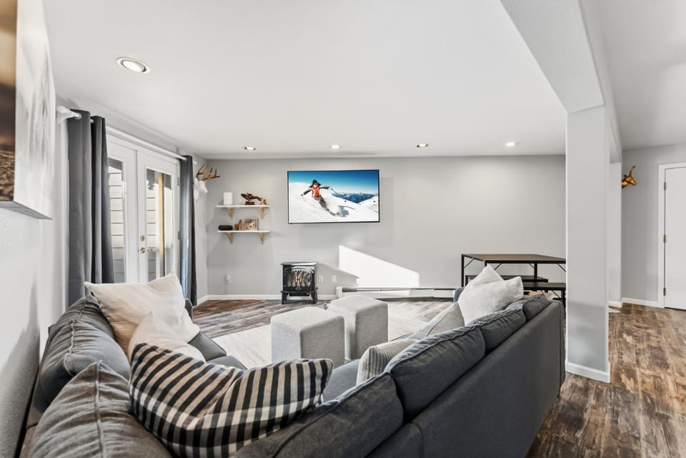 Treehouse C106 - Renovated Condo with Great Amenities, Central Summit County Location House in Wildernest
