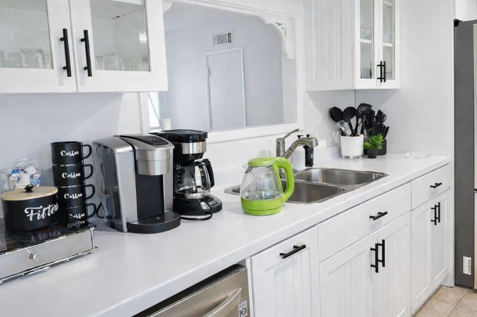 Coffee/tea facilities, Kitchen or kitchenette, kitchen