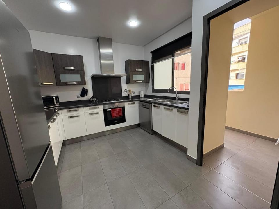 Premium 2 Bedroom Suite Maarif Central & High-Speed Wi-Fi Fully Equipped Walk to Twin Center & Shops Next to Carrefour Val Fleuri Family-Friendly Apartment in Casablanca