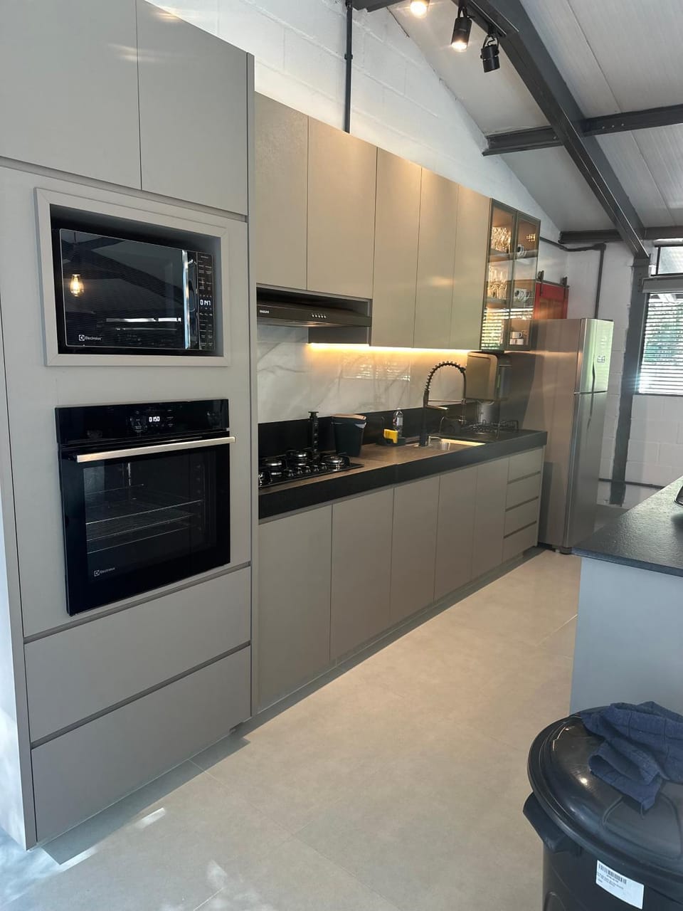 Kitchen or kitchenette, oven, pet friendly, stove
