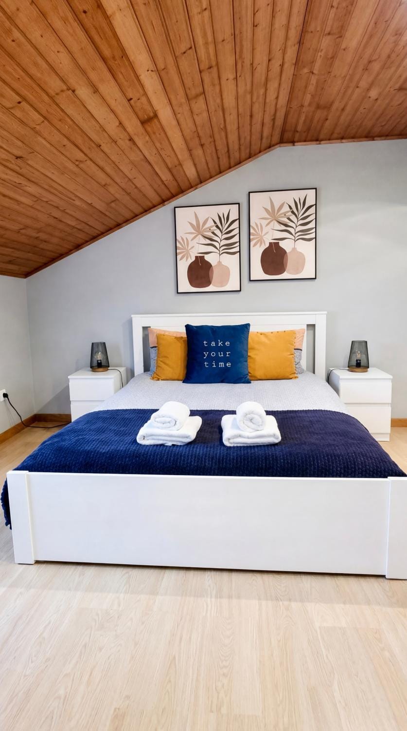 Family Home, Private Terrace, Stunning Ocean View House in Funchal