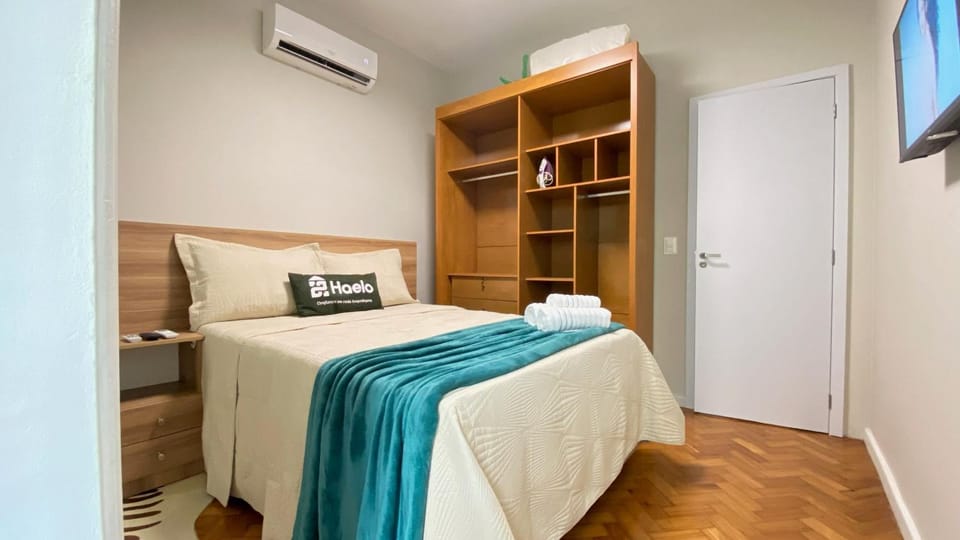 Spacious and elegant 200m from Copacabana Beach Apartment in Rio de Janeiro