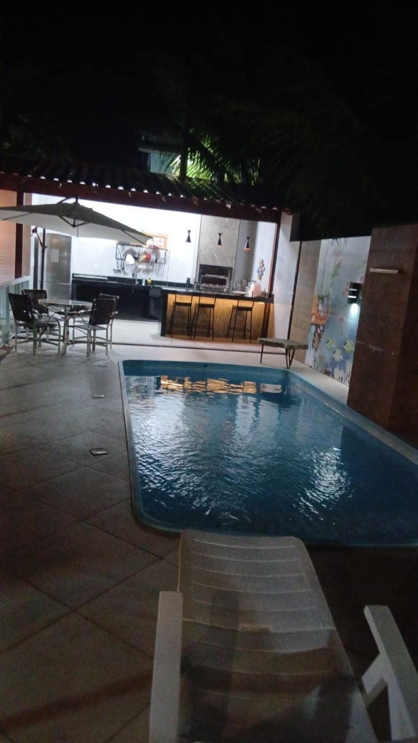 Linda casa com piscina, quiosque e churrasqueira a 150 metros da praia House in Guarapari