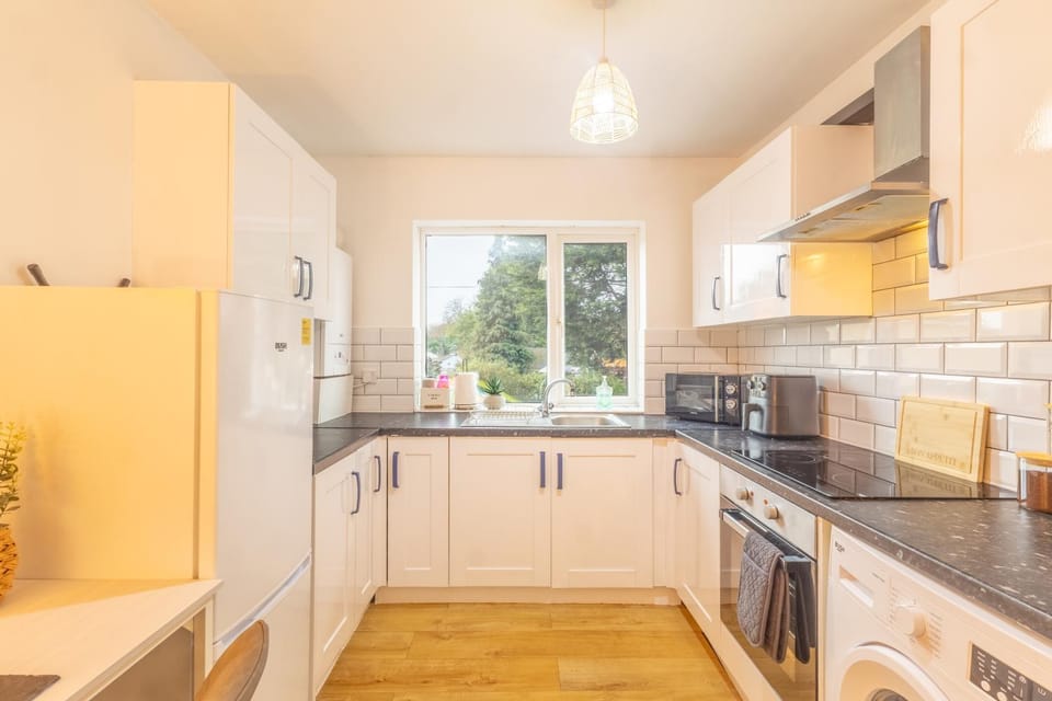 Maison Bleu - Free Parking - Free WIFI Apartment in Coventry