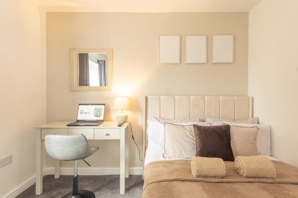 Maison Bleu - Free Parking - Free WIFI Apartment in Coventry