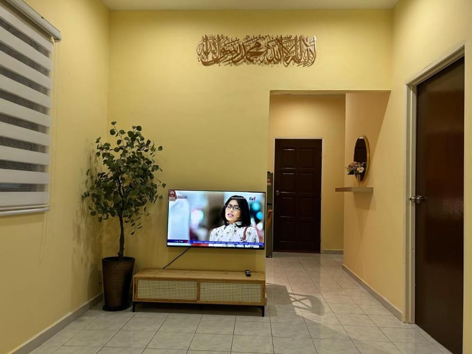 Homestay D'Kampong House in Perak Tengah District