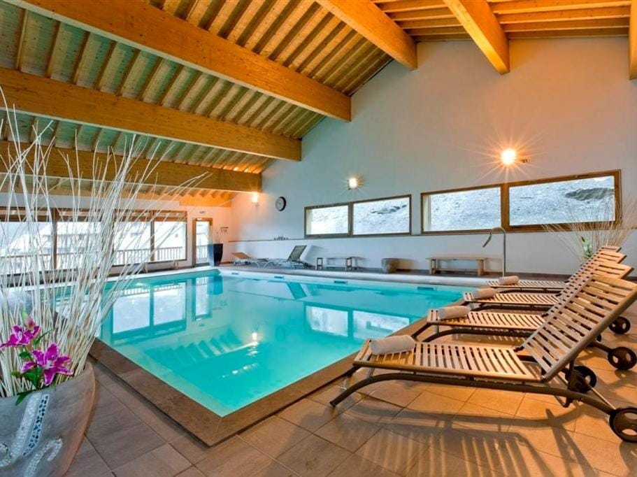 Swimming pool, heating, sunbed, towels