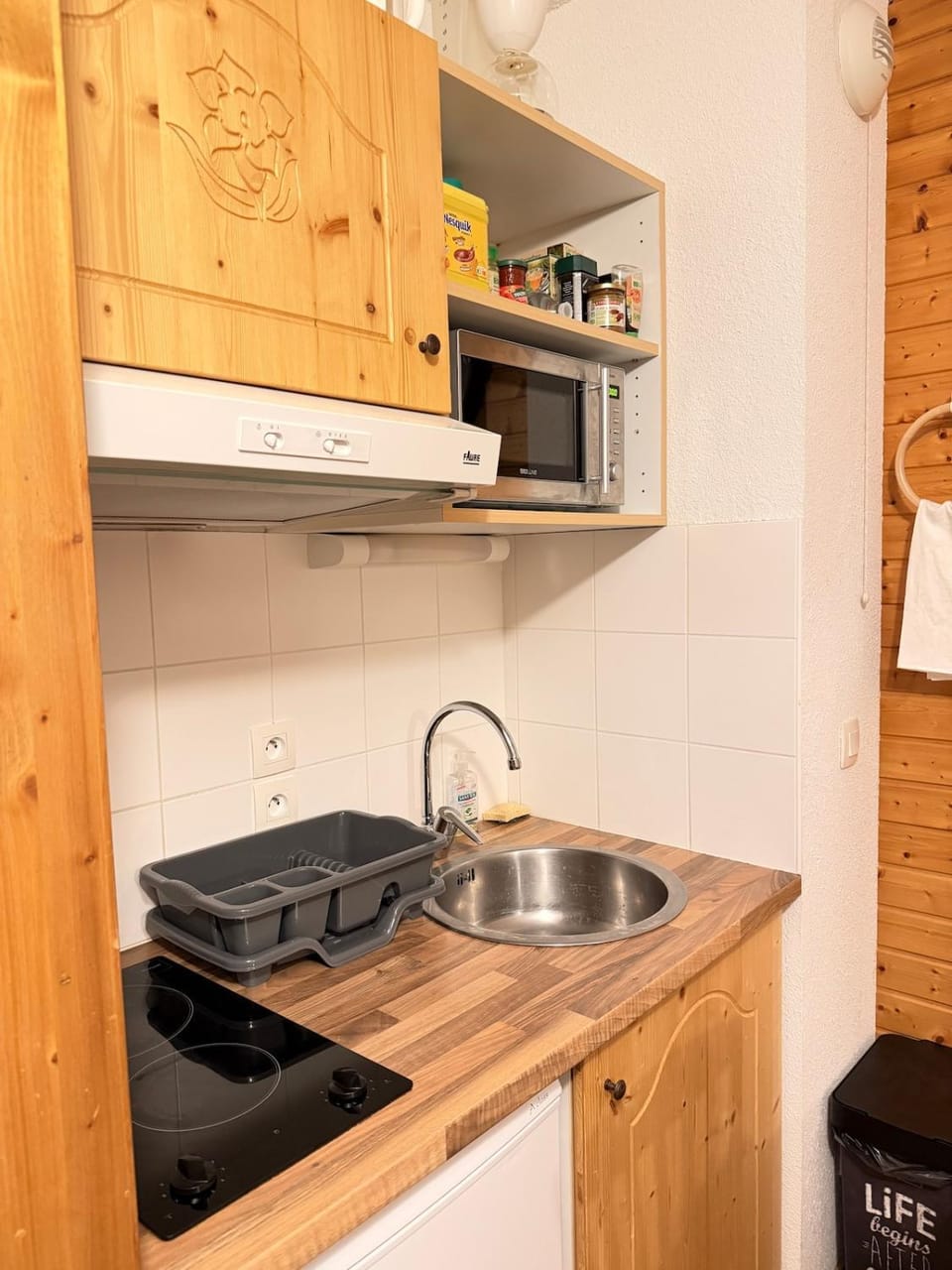 Coffee/tea facilities, Kitchen or kitchenette, heating, internet, microwave, storage, stove, toaster, kitchen
