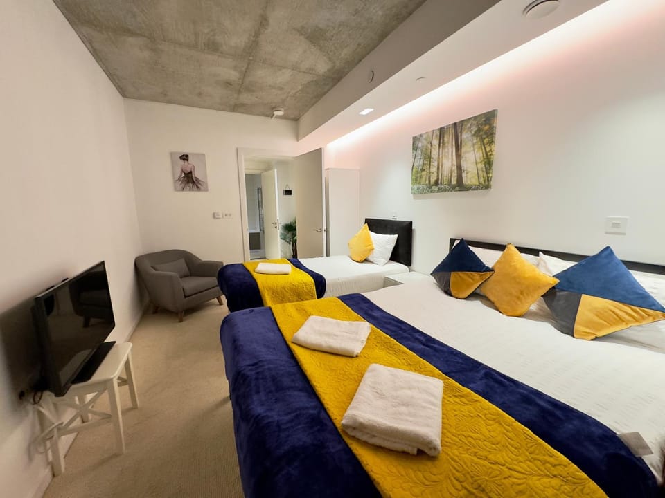 Cosy Apartment, Balcony River View, O2, Cable Car Apartment in London