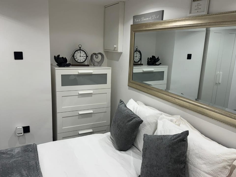 Bed, Decorative detail, wardrobe