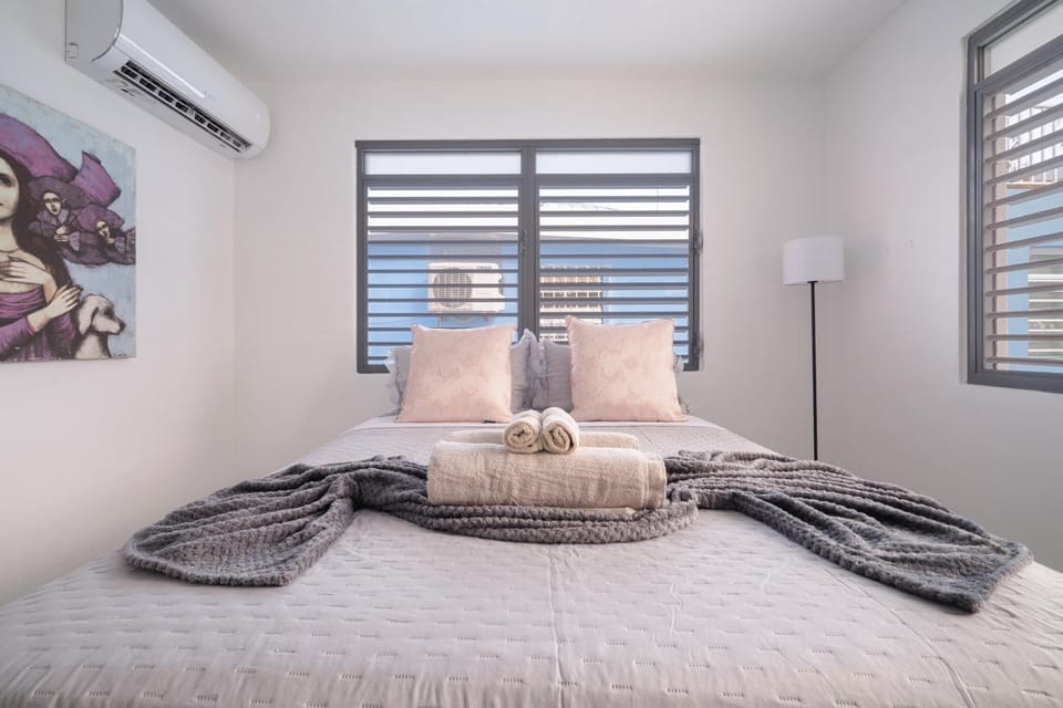 Bed, Photo of the whole room, Bedroom, towels, air conditioner