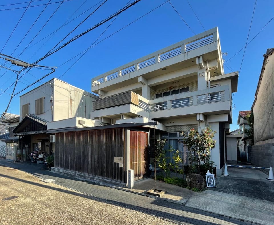 Property building, Day