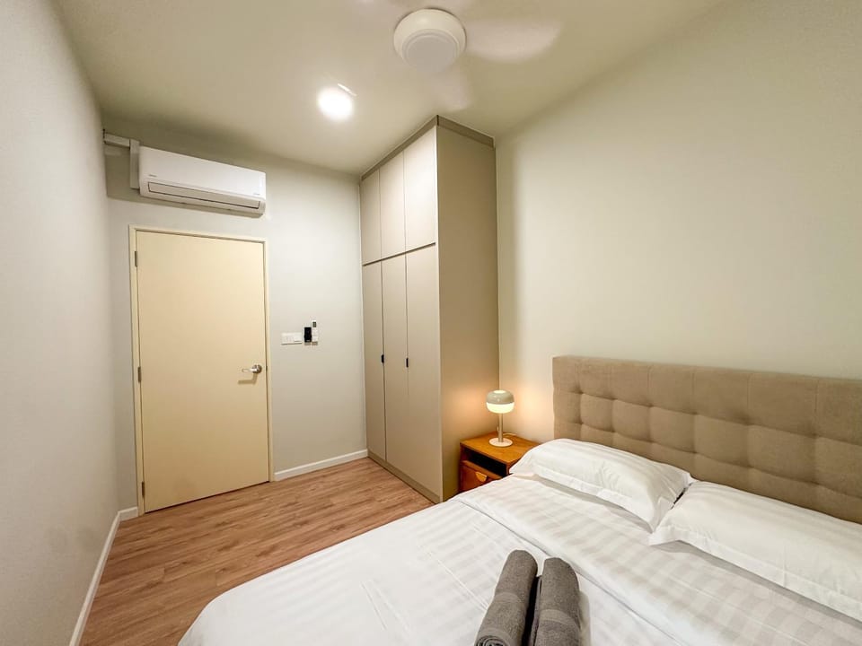 Bed, Bedroom, wardrobe, air conditioner