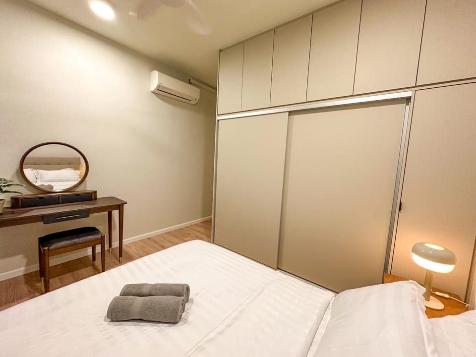 Bed, Bedroom, wardrobe, air conditioner