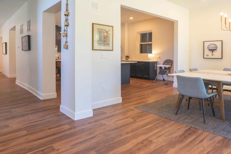 Grand La Chambre in CWE 5BR 4BA ABODEbucks House in Saint Louis