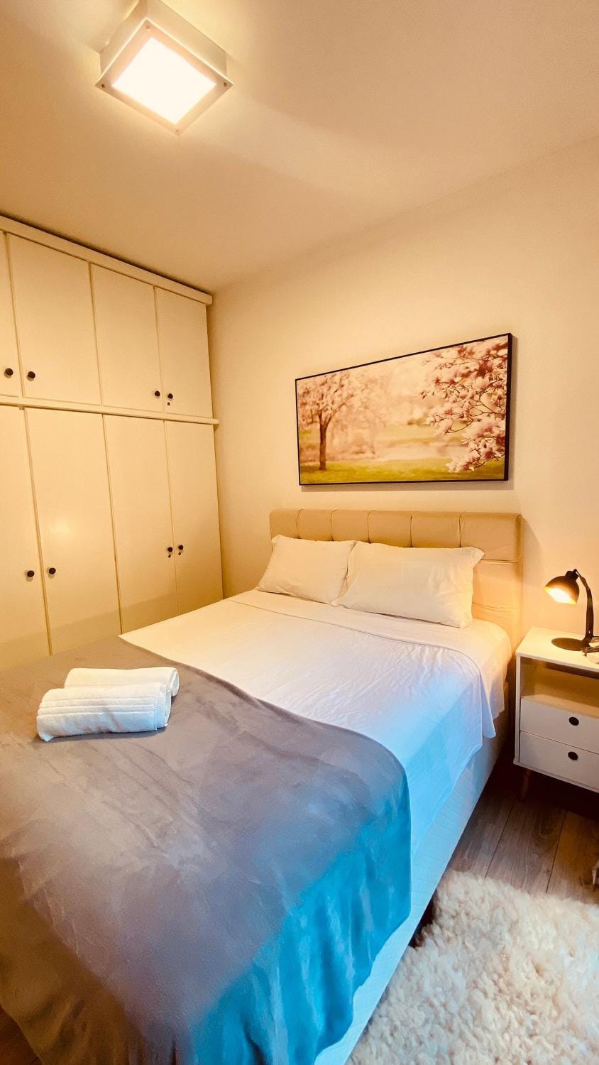 Próximo ao centro, Ar, varanda e churrasqueira! Apartment in Gramado