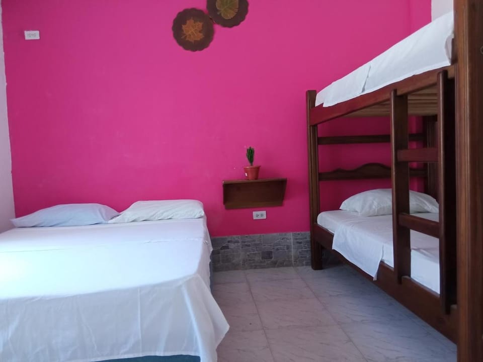 Caribe Sunshine Gold Hostel Habitaciones Bed and Breakfast in Gaira