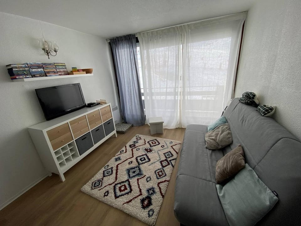 Studio avec balcon, parking gratuit, proche pistes - FR-1-602-122 Apartment in Navarre