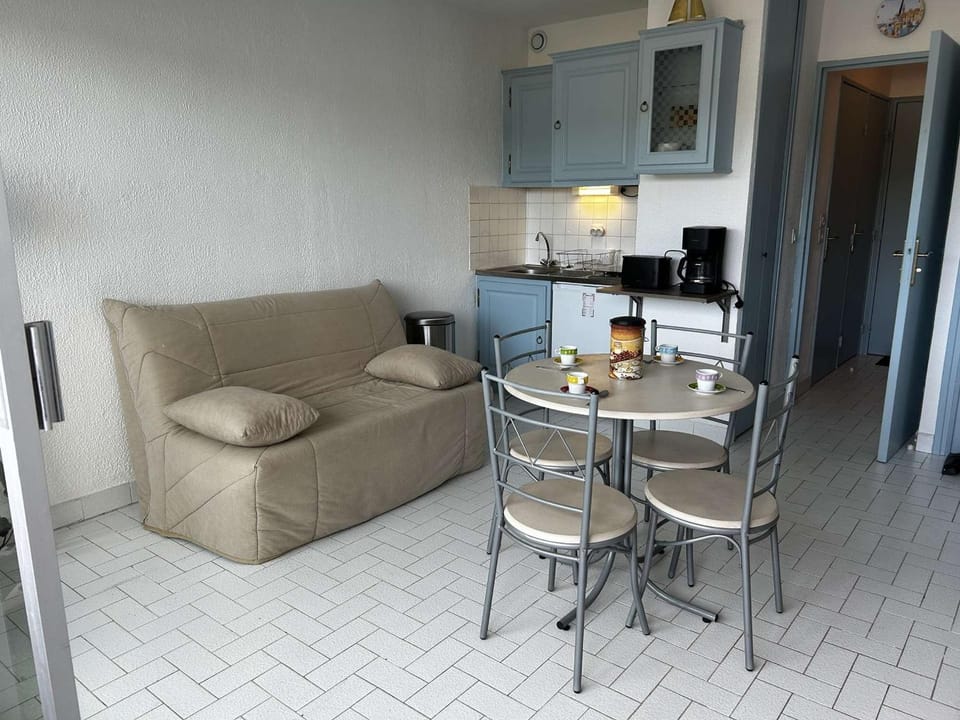Studio cabine 4 pers à Port Camargue avec terrasse et parking privé - FR-1-250-329 Cabin in Le Grau-du-Roi