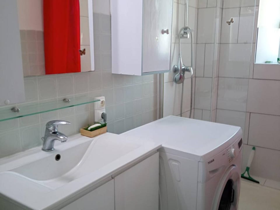 T2 Climatisé Centre Canet à 2 Pas de la Plage - FR-1-696-133 Apartment in Canet-en-Roussillon