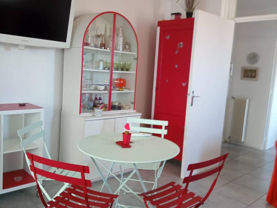T2 Climatisé Centre Canet à 2 Pas de la Plage - FR-1-696-133 Apartment in Canet-en-Roussillon