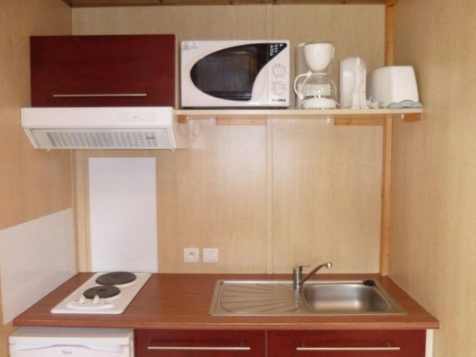 Chalet douillet avec terrasse - 16m² pour 2 personnes - API-1-52-1729 Campground/ 
RV Resort in Pays de la Loire