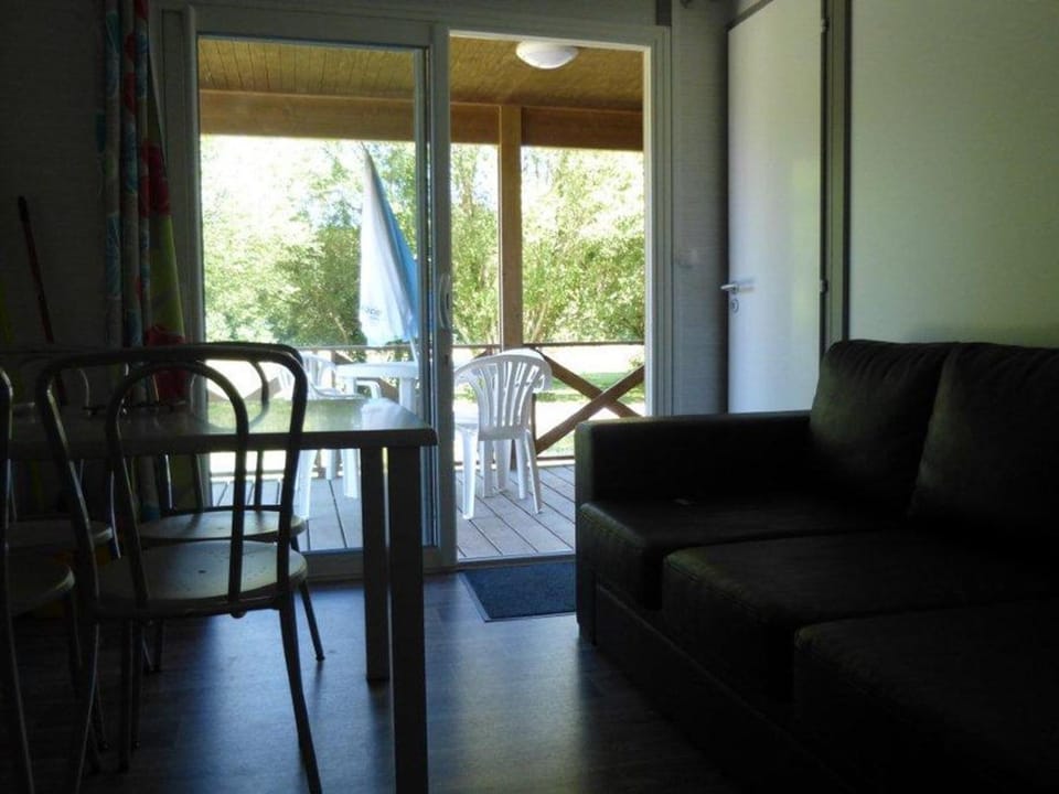 Chalet cosy pour 4 avec terrasse à Sainte-Reine-de-Bretagne - API-1-52-1741 Campground/ 
RV Resort in Pays de la Loire
