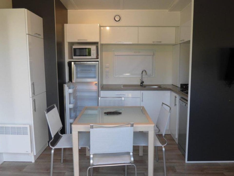 Mobil Home Confort avec Terrasse pour 6 pers. - API-1-52-1743 Campground/ 
RV Resort in Pays de la Loire