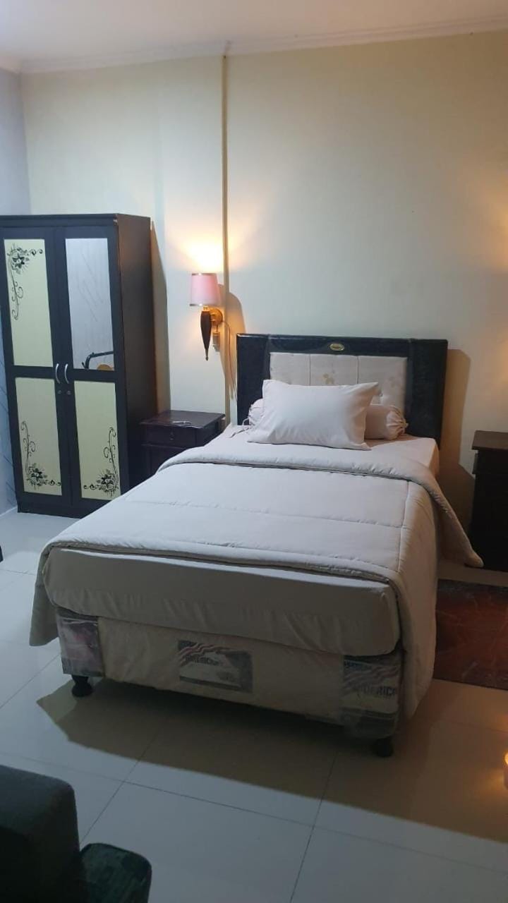 Bedroom, wardrobe