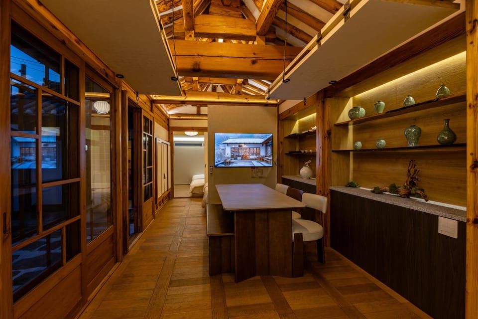 Living room, Dining area