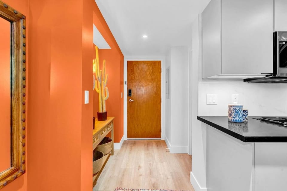 Casa DT Vancouver - Mexican Theme Apartment in Vancouver