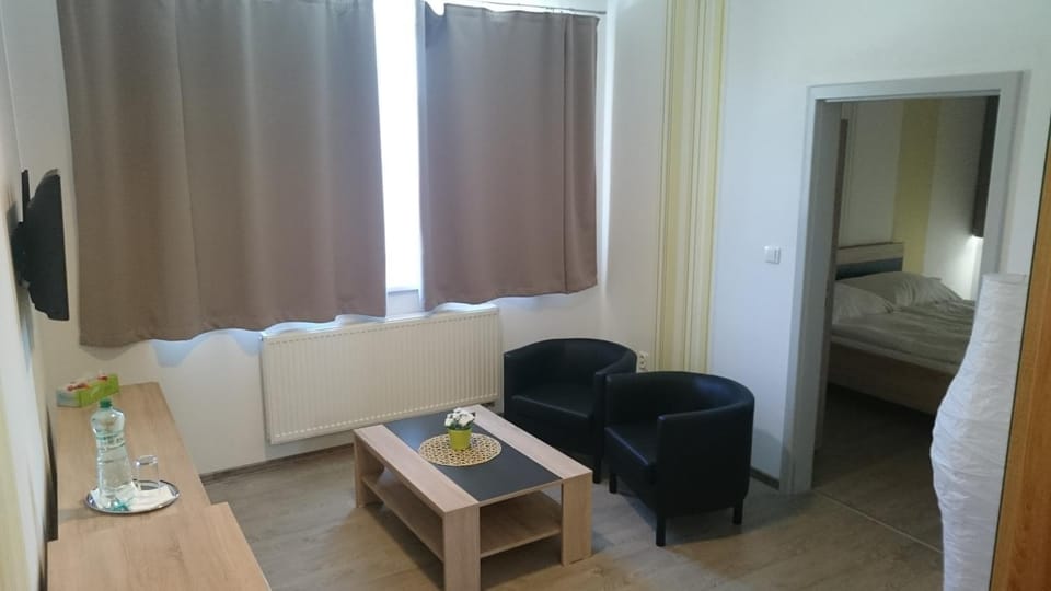 Day, Seating area