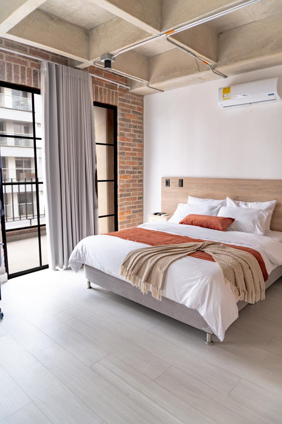 Bed, air conditioner