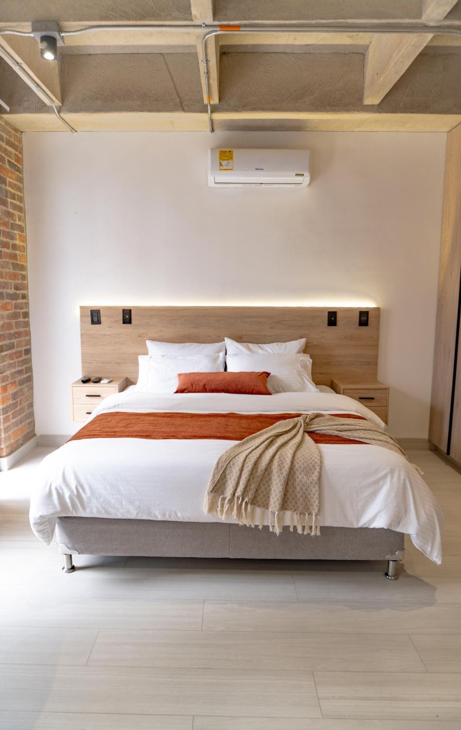 Bed, air conditioner