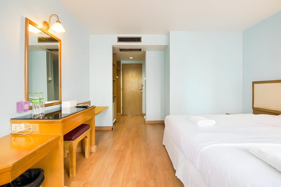 Bed, Photo of the whole room, Bedroom, wardrobe, air conditioner