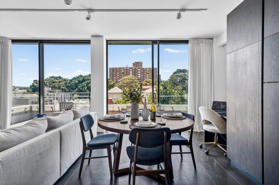 Dining area, kitchen