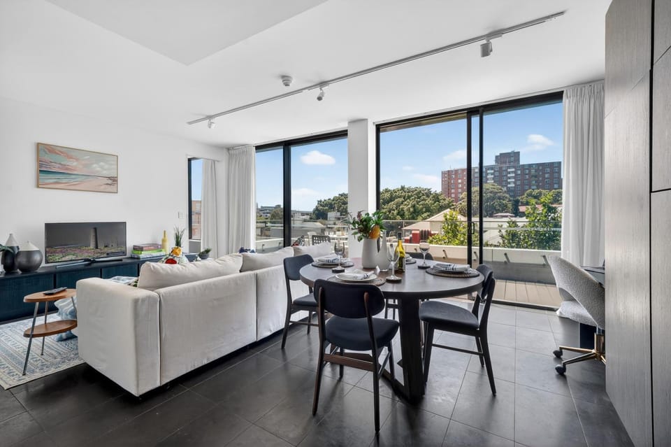 Balcony/Terrace, Living room, Dining area, Sunrise