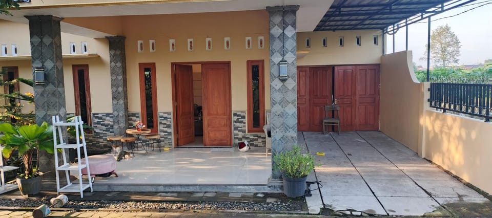 Tepi Sawah Family Guesthouse House in Special Region of Yogyakarta