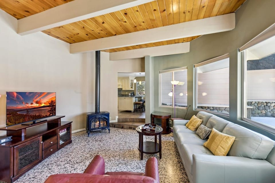 2253 Catalina Drive home House in South Lake Tahoe