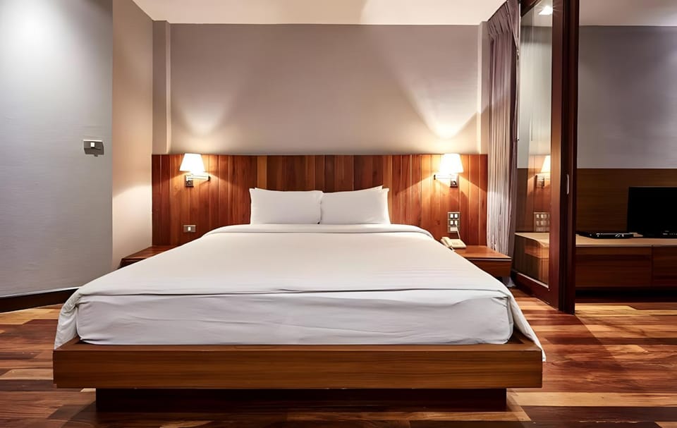 Bed, Photo of the whole room, Bedroom
