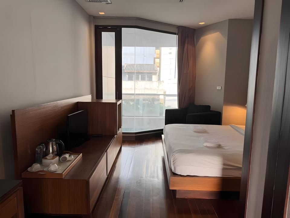 Bed, Photo of the whole room, Bedroom, towels