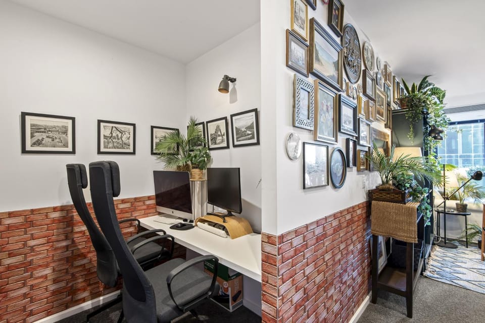 Chic 2-Bed Apartment with Balcony in Southbank Apartment in Southbank