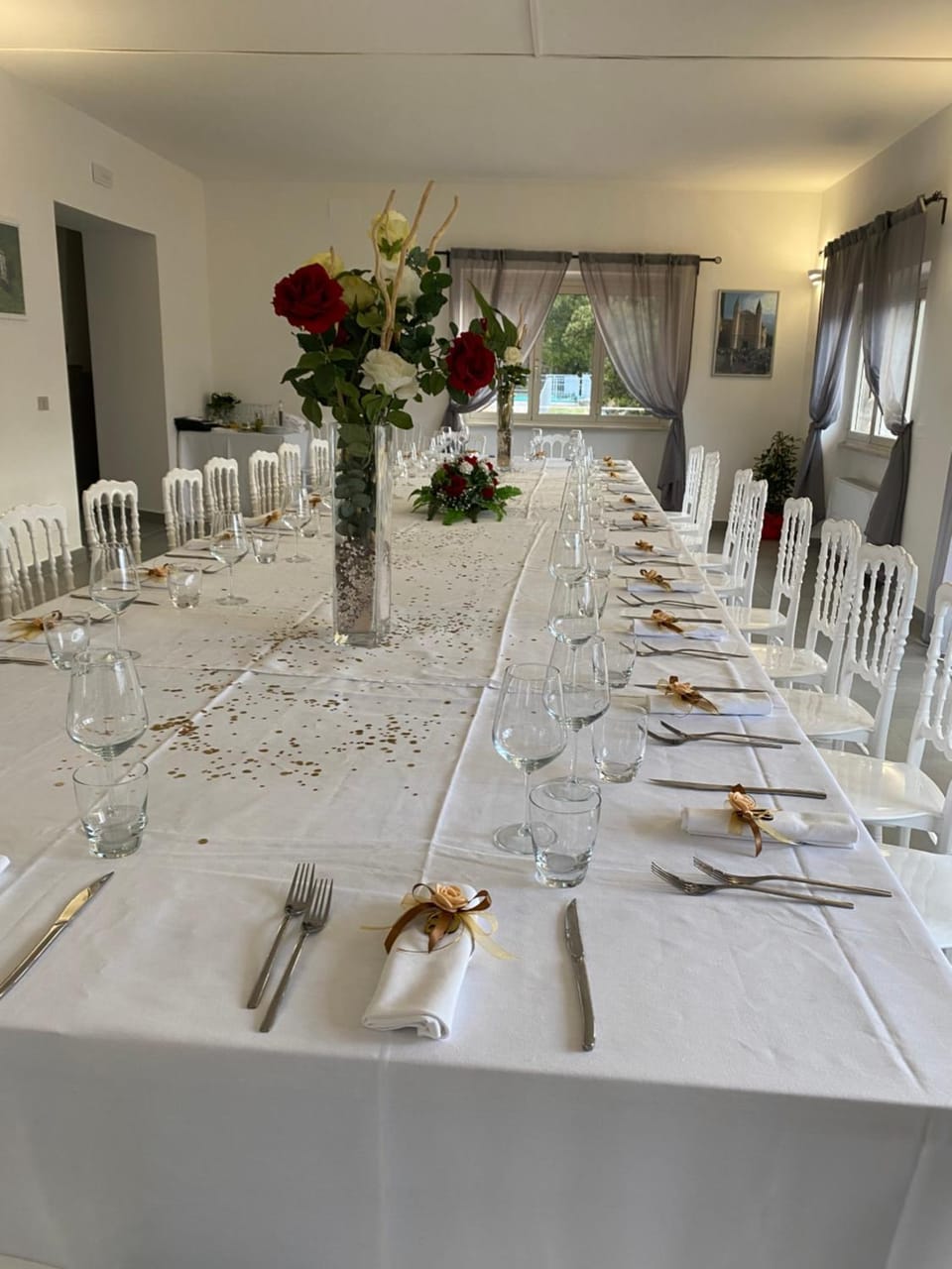 Restaurant/places to eat, Restaurant/places to eat, Food and drinks, Dining area