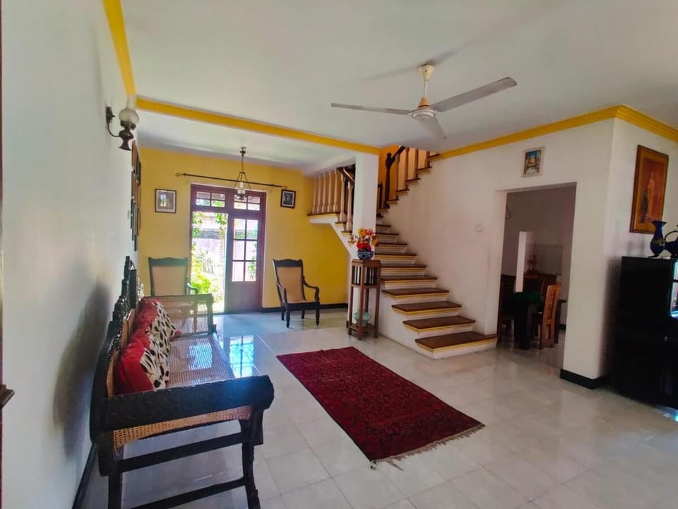 The Lake Road Residency House in Western Province