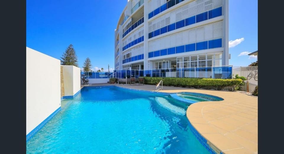 Property building, Swimming pool, Swimming pool