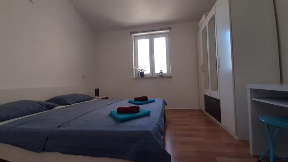 Bed, Photo of the whole room, Bedroom, towels, wardrobe