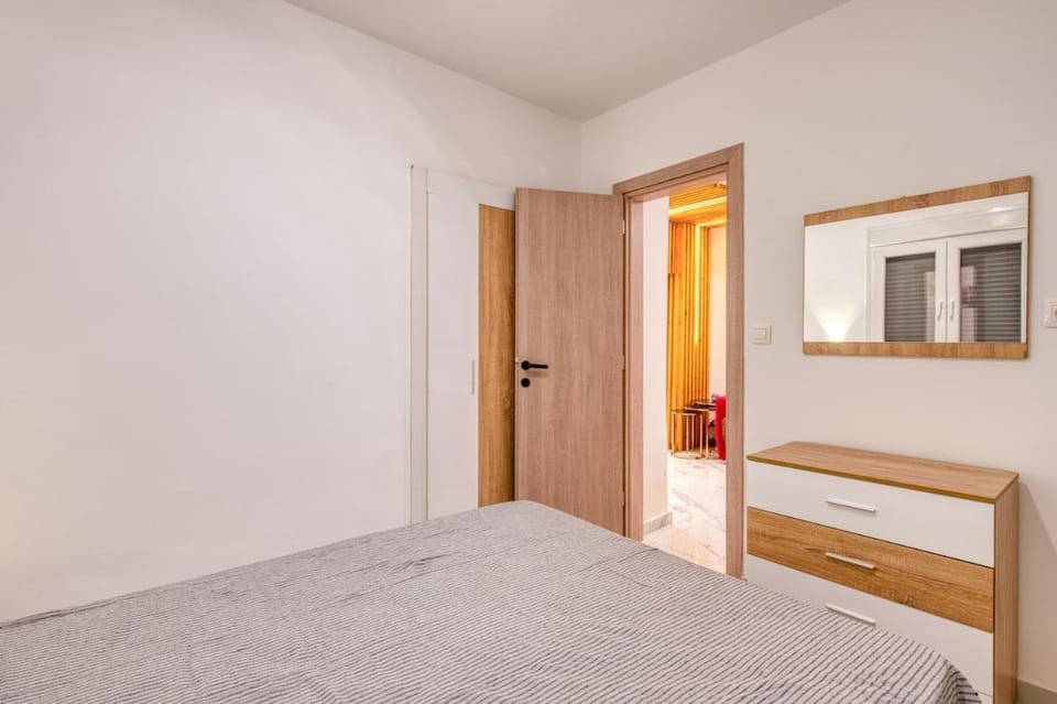 Thermaic Gulf Breeze Apartment - Sleeps 4 by ΜΡS Apartment in Thessaloniki
