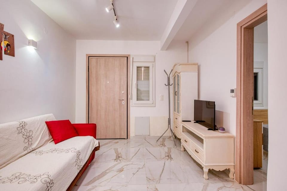 Thermaic Gulf Breeze Apartment - Sleeps 4 by ΜΡS Apartment in Thessaloniki