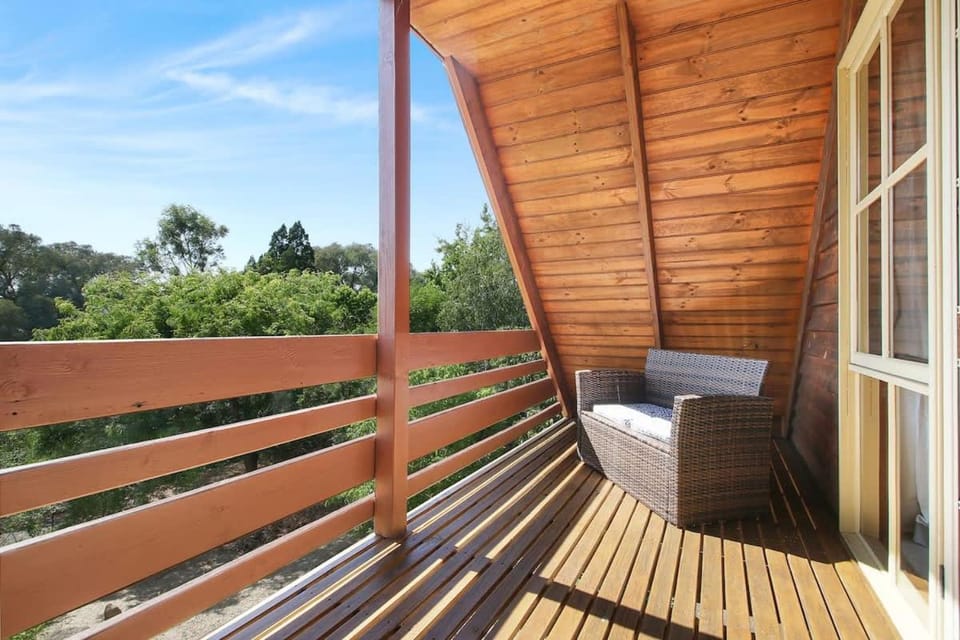 The Nest Rustic Lodge-Style Hideaway House in Beechworth