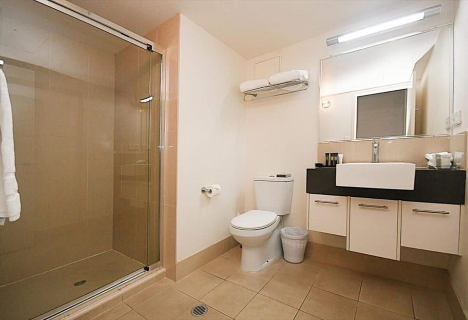 Shower, Toilet, Bathroom, towels